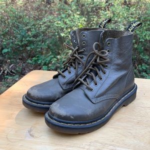 Dr martens size 6 army green boots good condition
